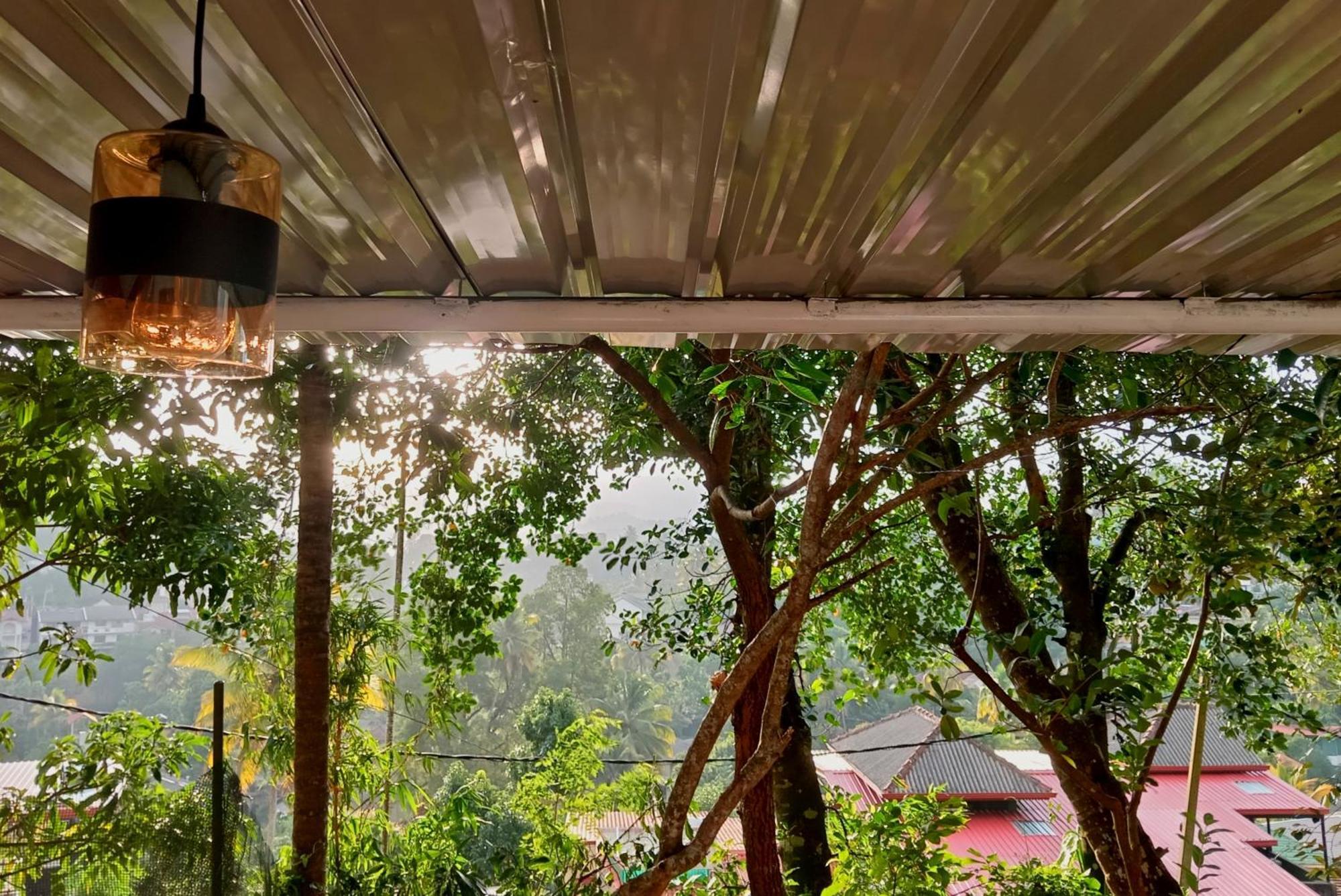 Fly Infinity - Home Stay Kandy Exteriör bild