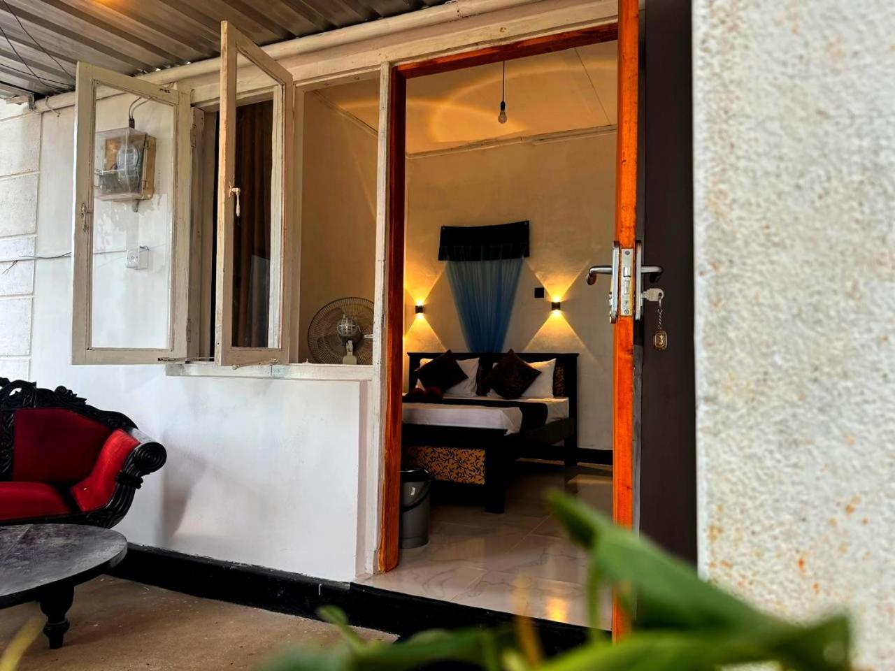 Fly Infinity - Home Stay Kandy Exteriör bild