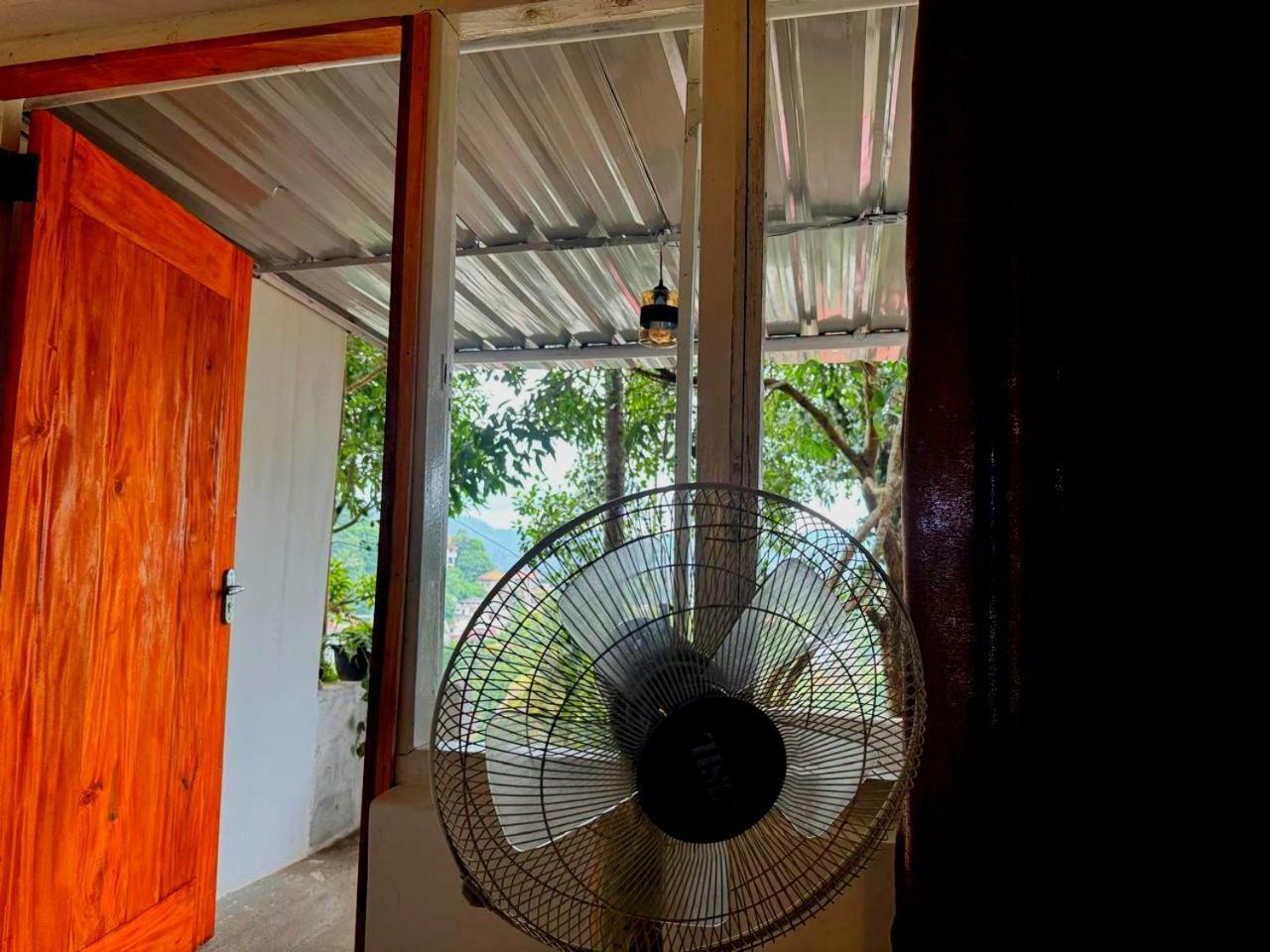 Fly Infinity - Home Stay Kandy Exteriör bild