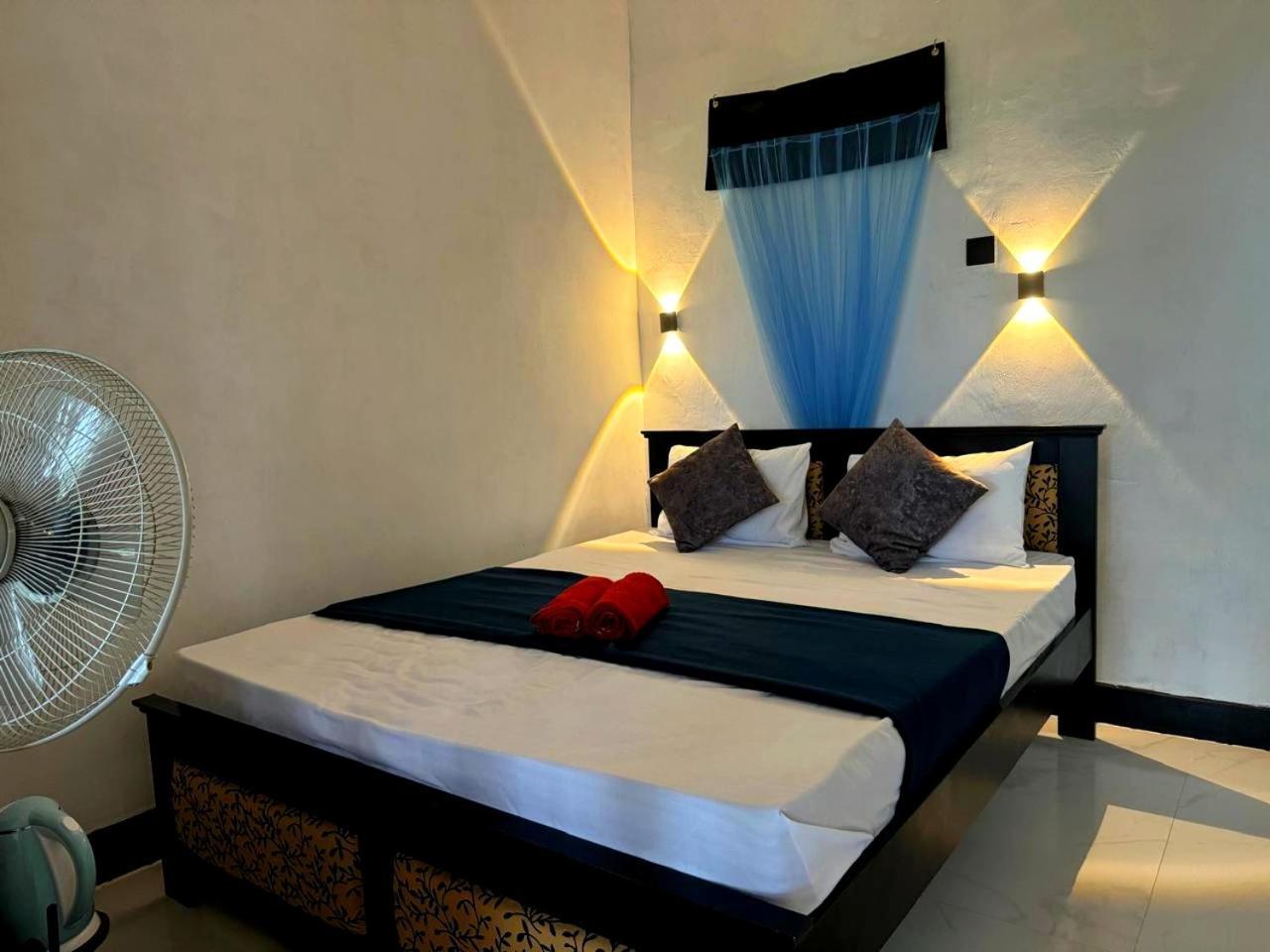 Fly Infinity - Home Stay Kandy Exteriör bild