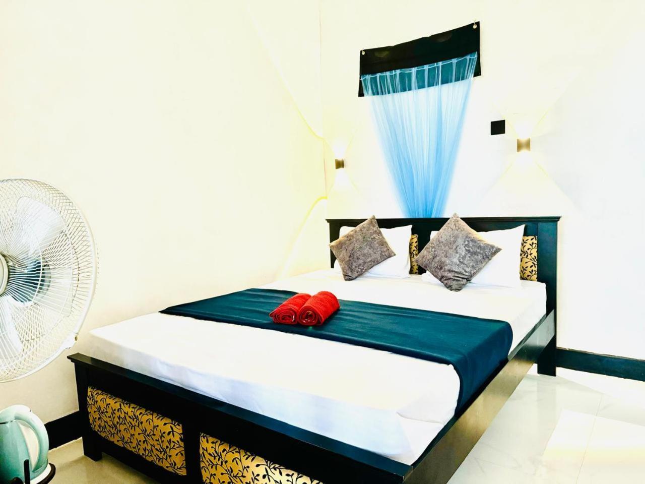 Fly Infinity - Home Stay Kandy Exteriör bild